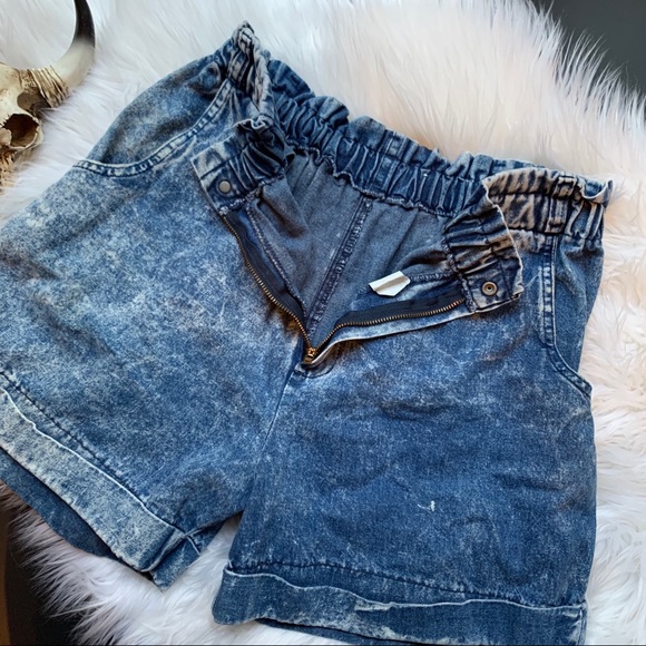 v i n t a g e :: Acid Wash High Rise Denim Shorts - Picture 4 of 7